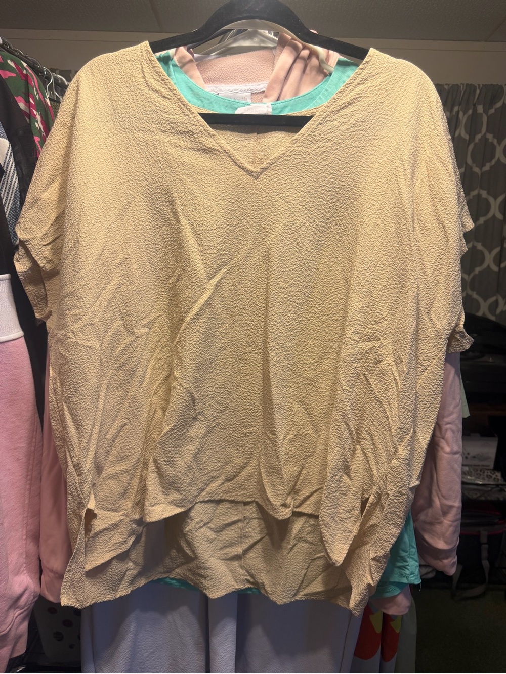ANDREE BY UNIT Cream Textured V-Neck Tunic Top